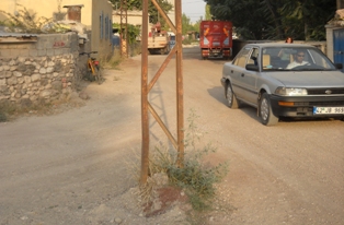 Ortada direk var yandan geç