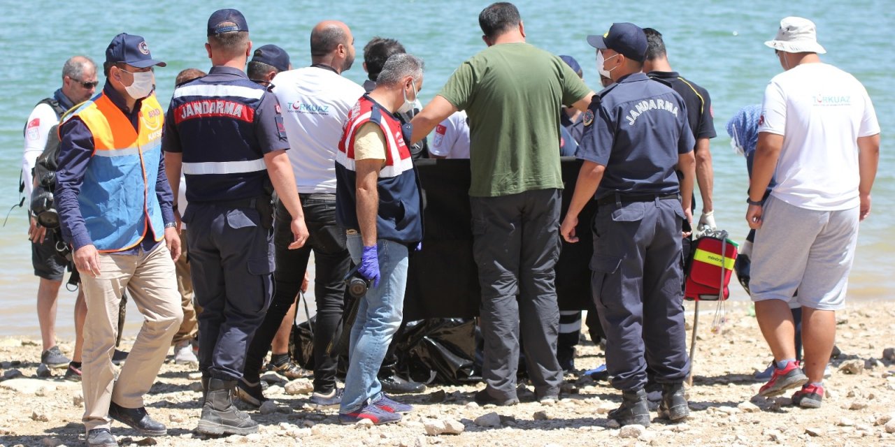 Arama çalışmaları için Konya'dan polis dalgıçların gittiği Sarımsaklı'da 3 kızın cesedine ulaşıldı