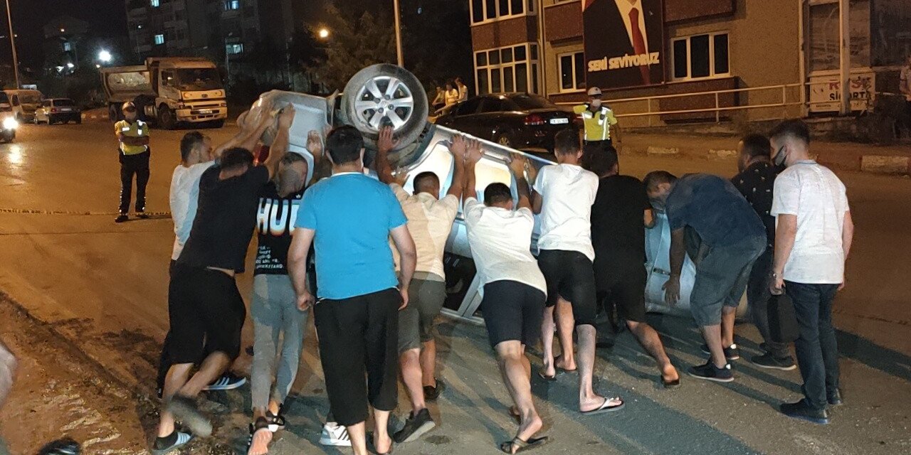 Karabük'te otomobiller çarpıştı! Ters dönen araçtan yara almadan çıktılar