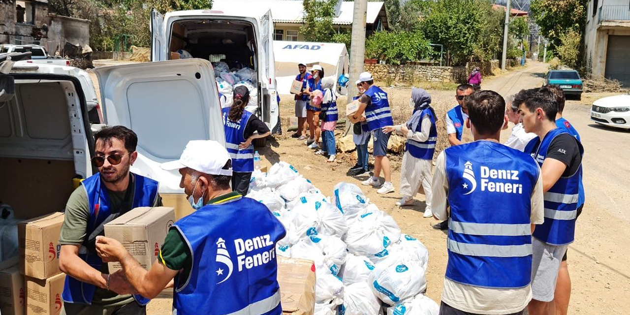 Deniz Feneri acil yardım ekipleri afet bölgelerinde