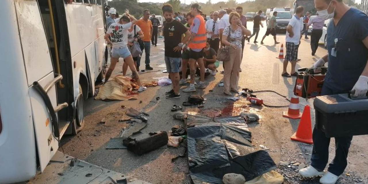 Manavgat'ta korkunç kaza! Otobüs takla attı! 3 ölü 5 yaralı
