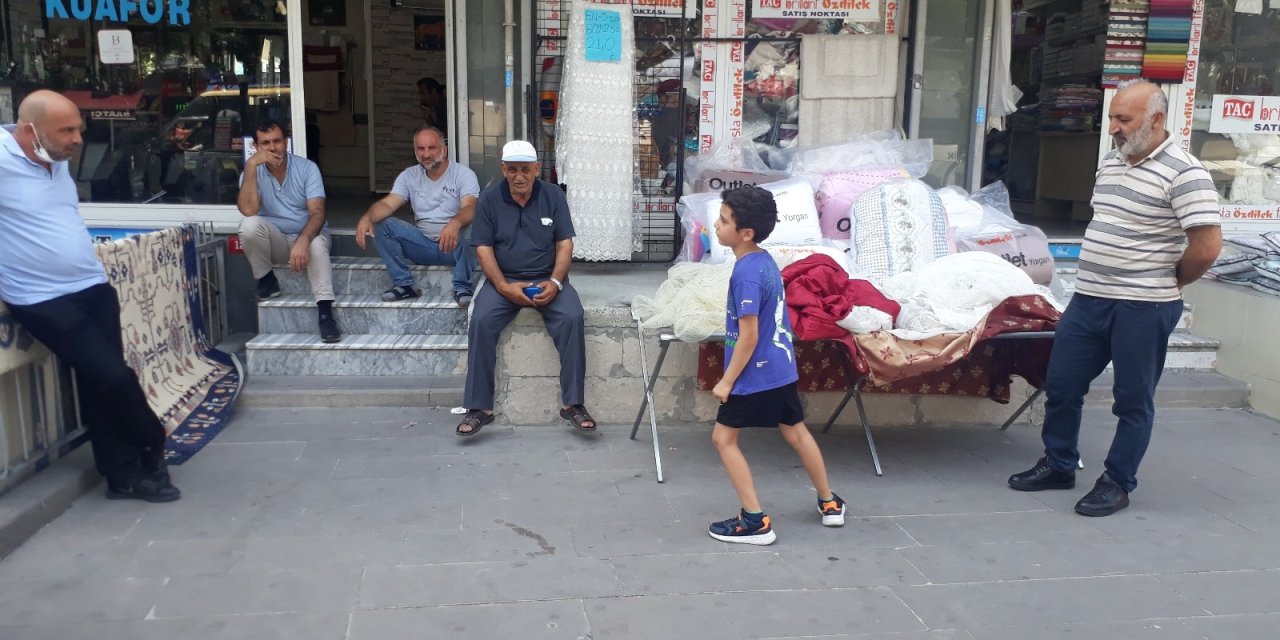 Annesinden korkan 9 yaşındaki çocuk balkondan atladı