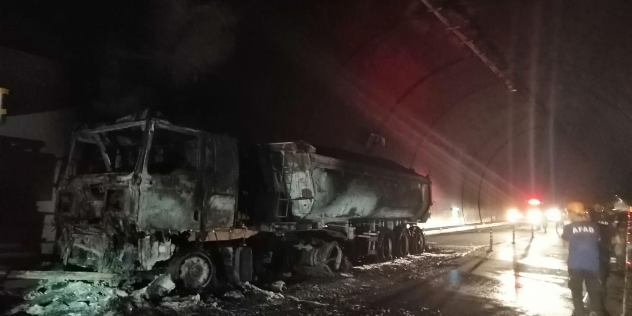 Osmangazi Tüneli'nde korku dolu anlar! Kömür tozu yüklü tır alev aldı
