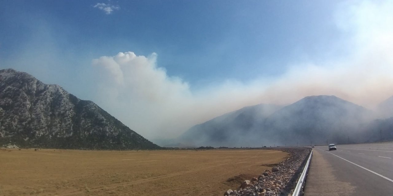 Akseki'de yangın kontrol altına alındı, Eynif Ovası yanıyor