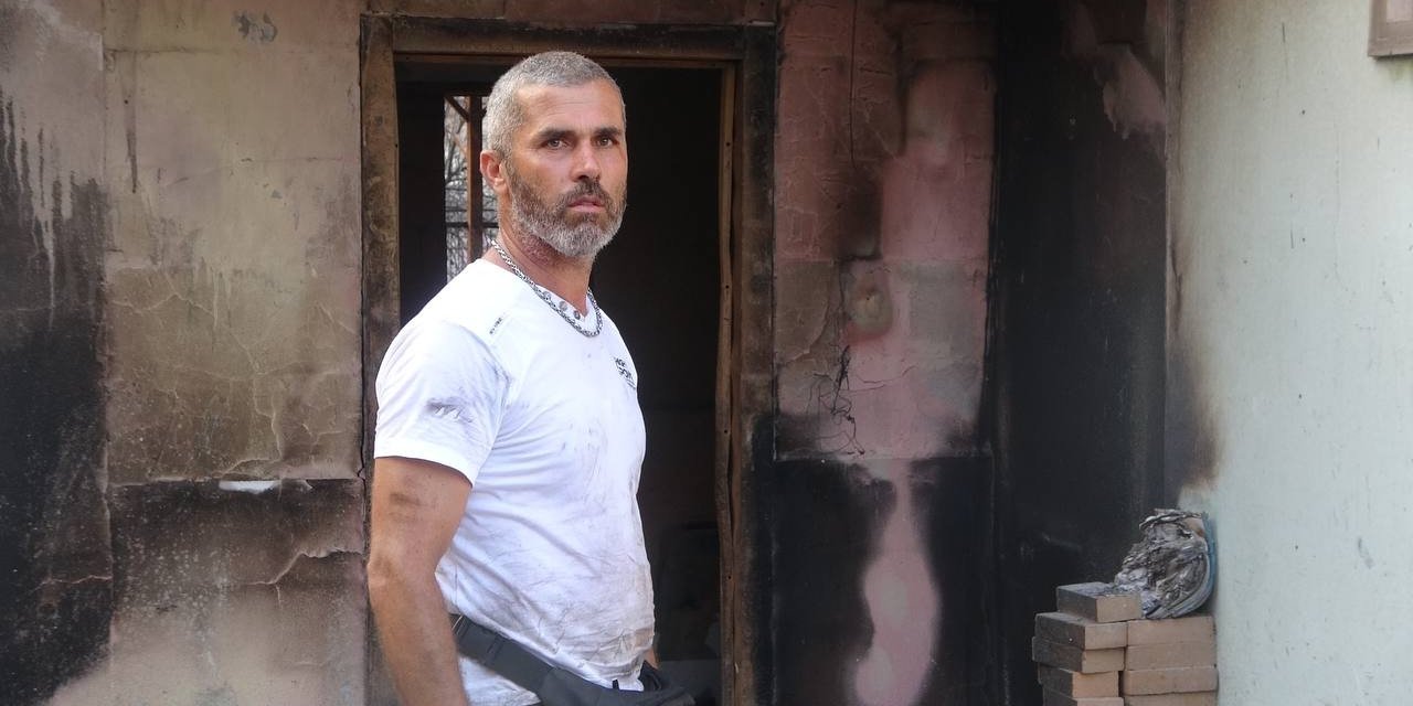 Manavgat'ta arkadaşına yardıma giden Doğan Kaşıkara döndüğünde evinin külünü buldu