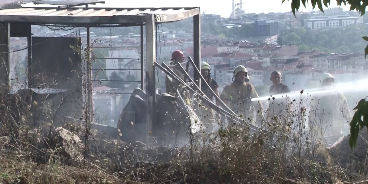 Klima, işçilerin kaldığı konteyneri bu hale getirdi