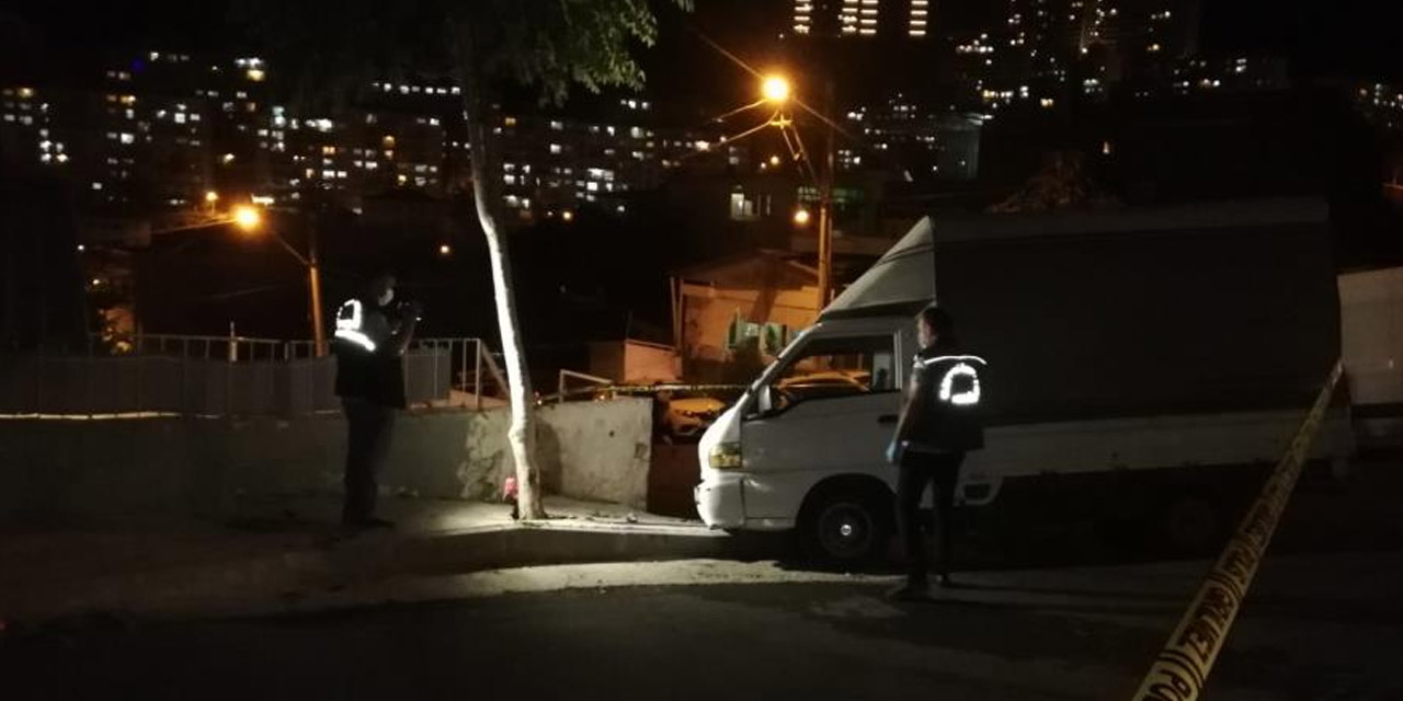 İzmir'de kamyonet kaldırımdaki çocuklara çarptı! Mihrimah Geceakalın öldü 1 yaralı