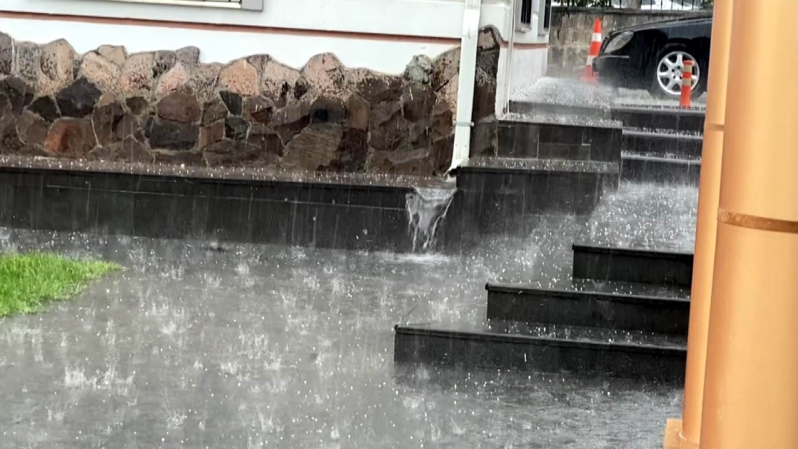 Kayseri yağmuru beklerken doluya tutuldu