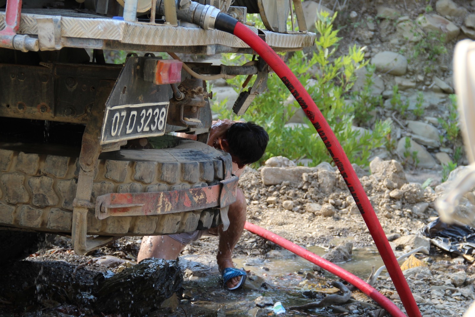 Antalya'da yangınla mücadele böyle yapıldı! Hayatı orman oldu