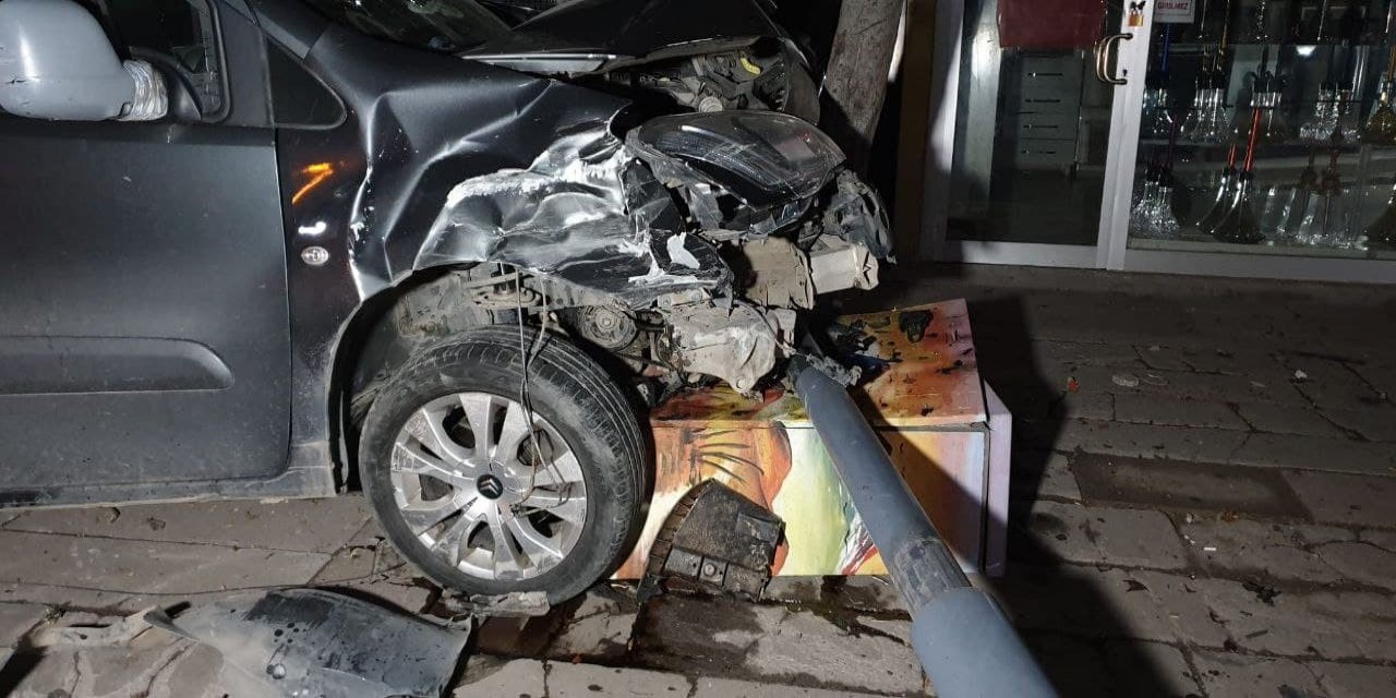 Aksaray'da alkollü sürücü dehşeti! Çarpmadık şey bırakmadı