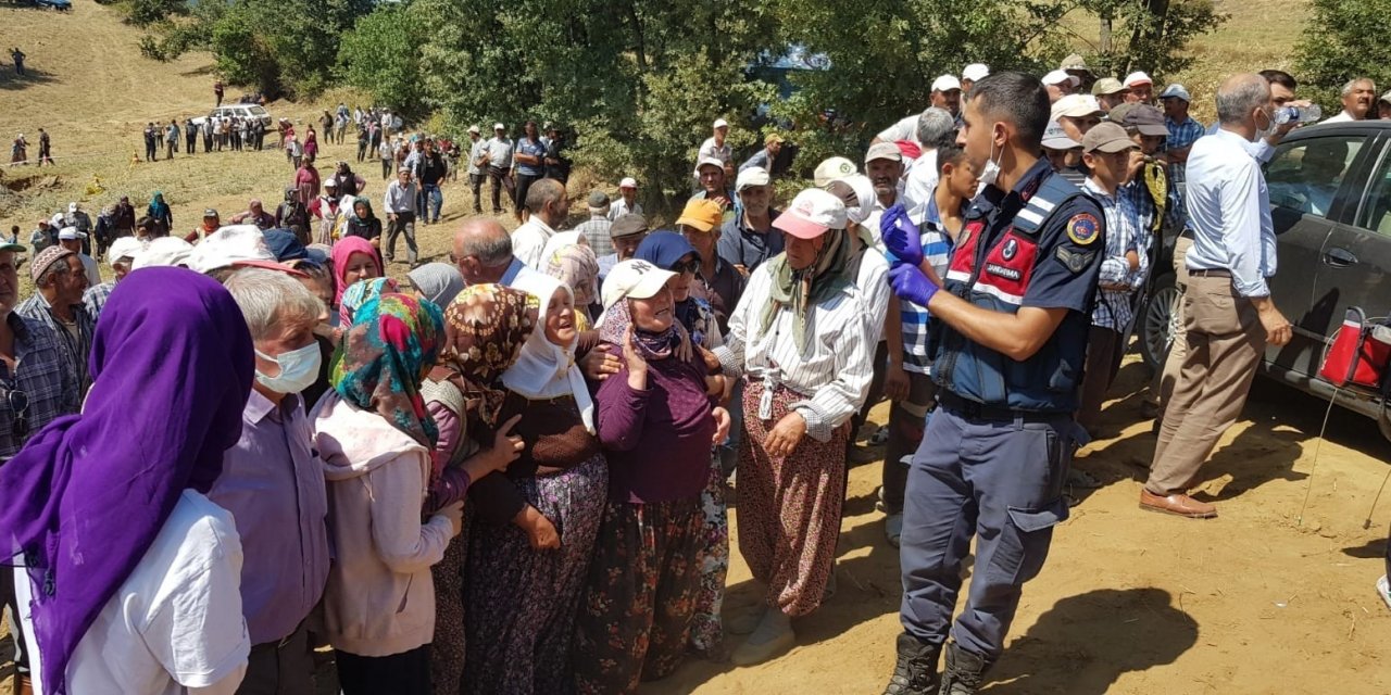 Tarlada su ararken toprak altında kalarak can verdiler