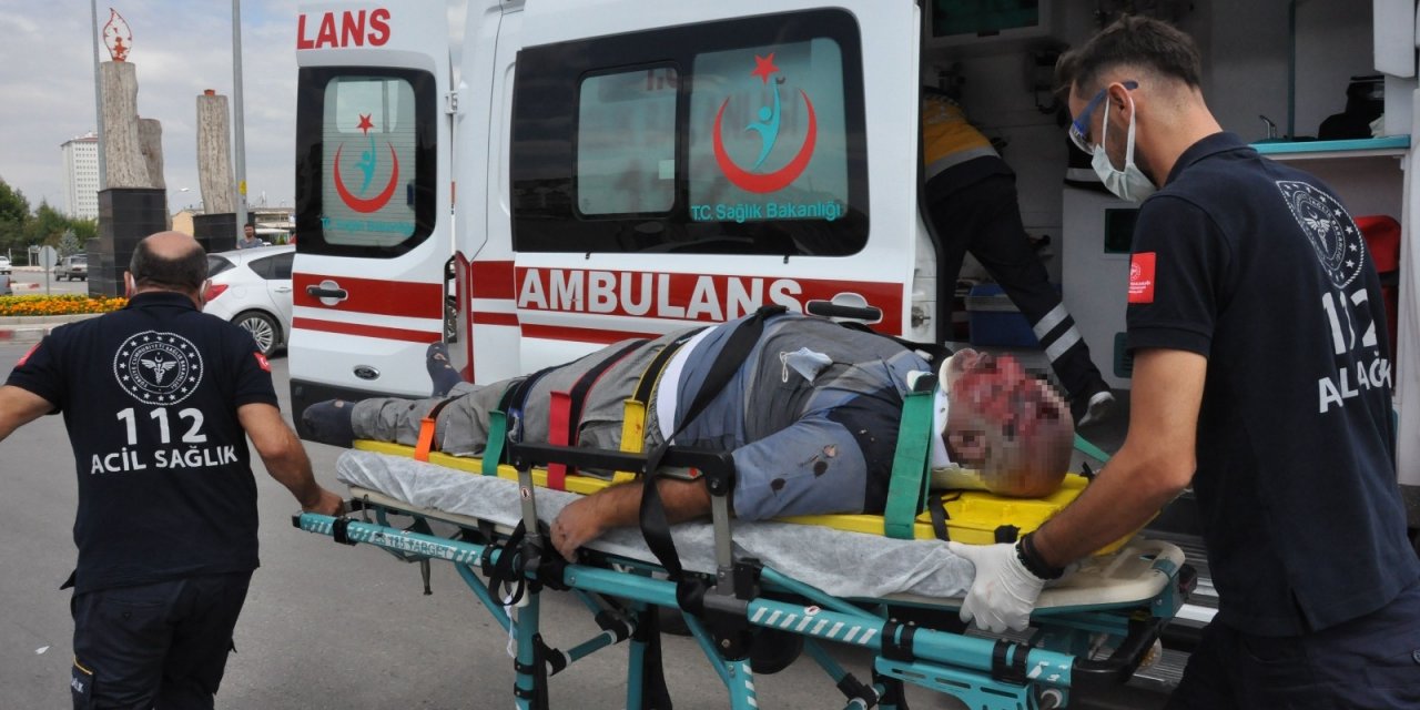 Otomobille çarpışan motosiklet sürücüsü Hacı Ali Şekerci ağır yaralandı