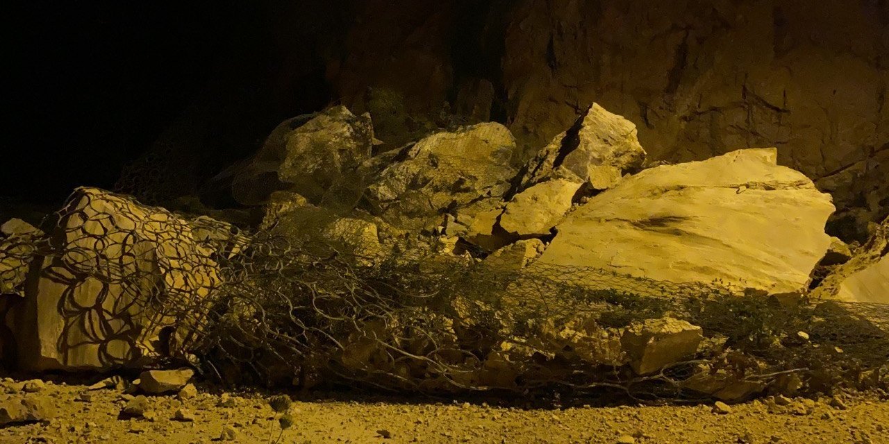 Karabük-Yenice yolunda heyelan ulaşımı çift taraflı kapattı