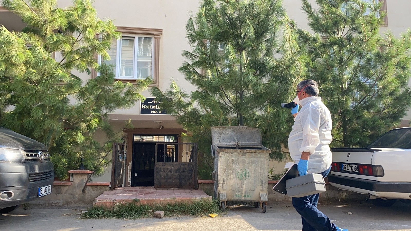 Bursa'da neler oluyor? Aydın Sayılır, oturmadığı apartmanın merdivenlerinde ölü bulundu