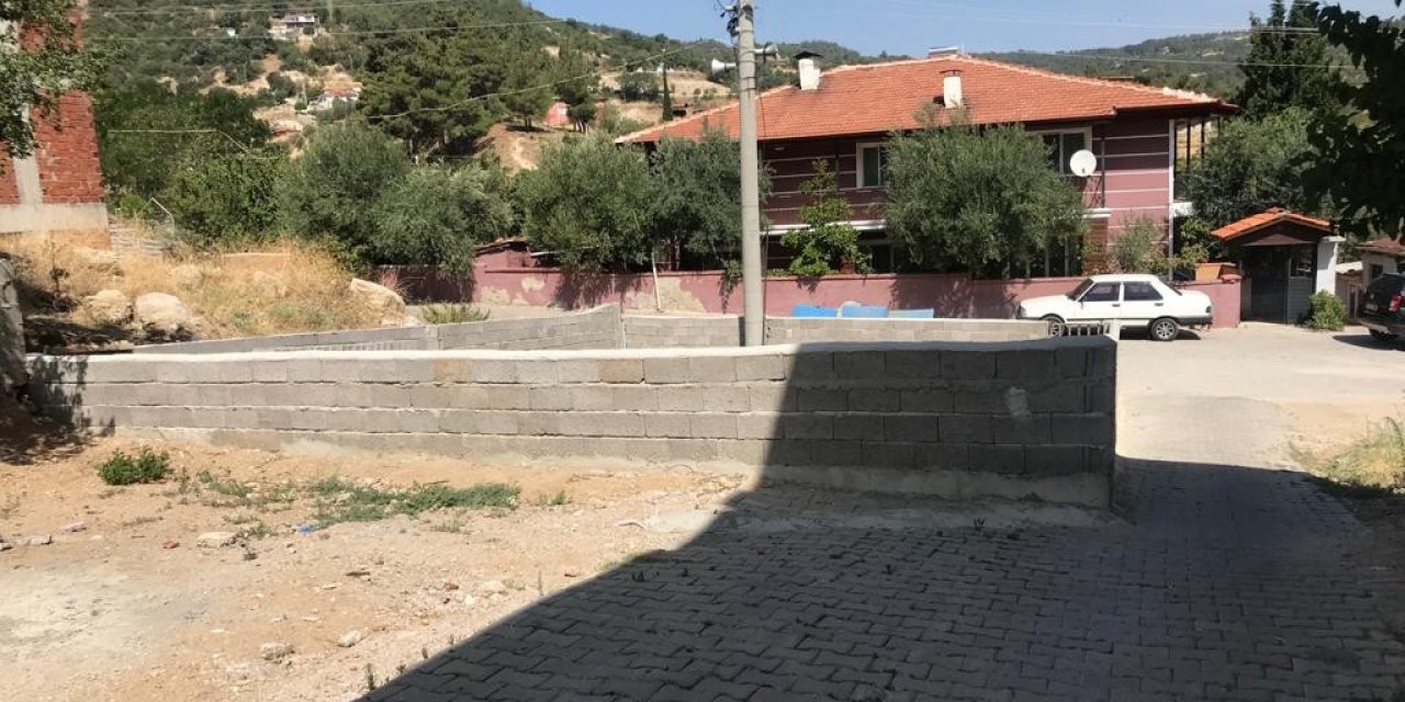 Buldan Belediyesi ile vatandaş anlaşamadı, mahalleli yolsuz kaldı