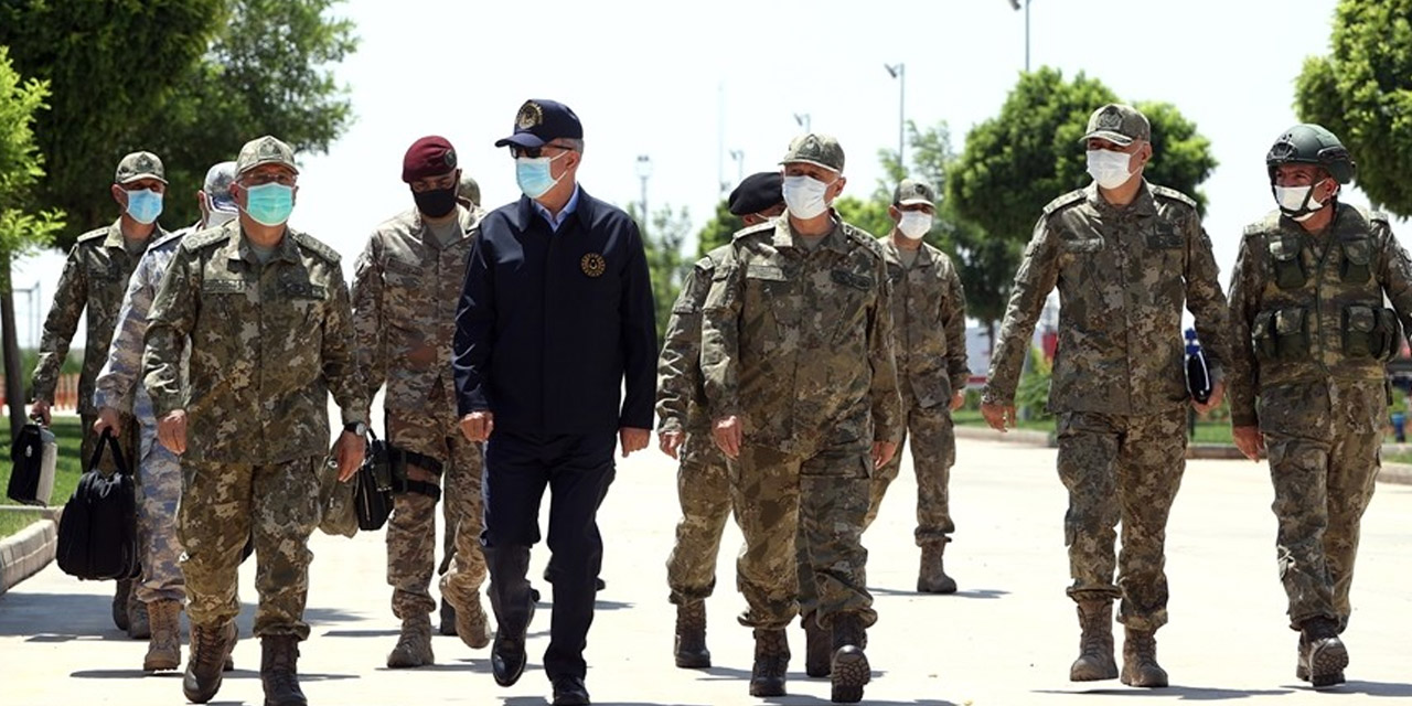 Milli Savunma Bakanı Akar İran sınır hattında! Kaçak göçmen girişine karşı alınan tedbirleri inceliyor