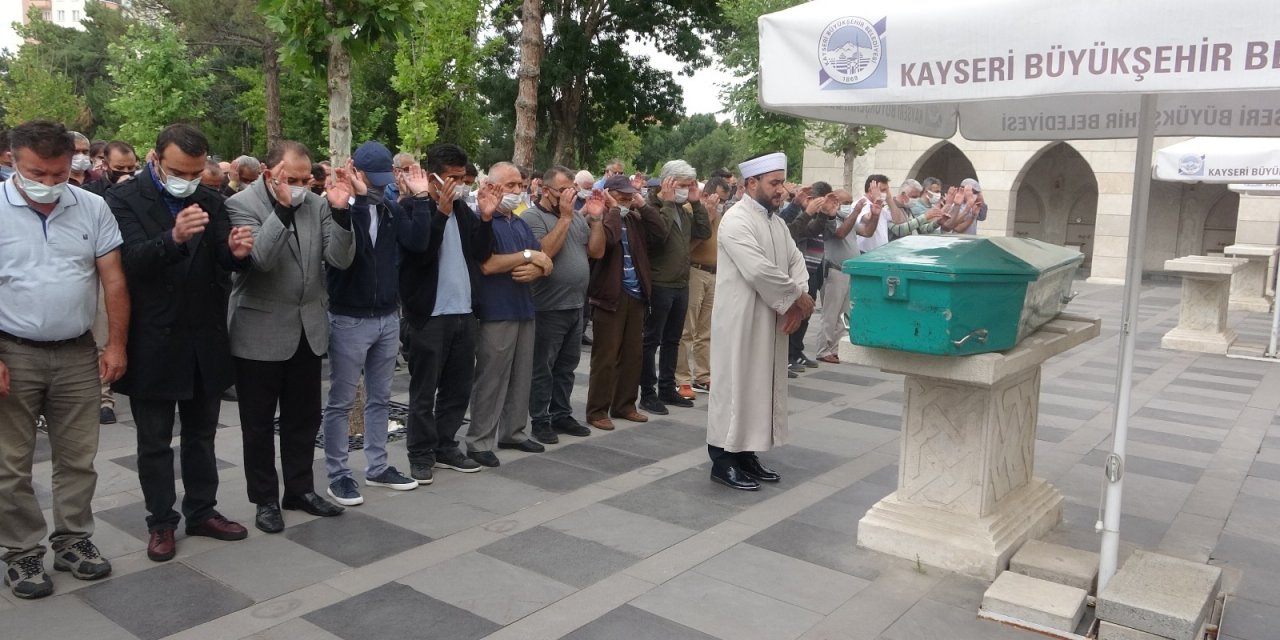 Talas'taki kazada hayatını kaybeden öğretmen Cafer Hanedar toprağa verildi