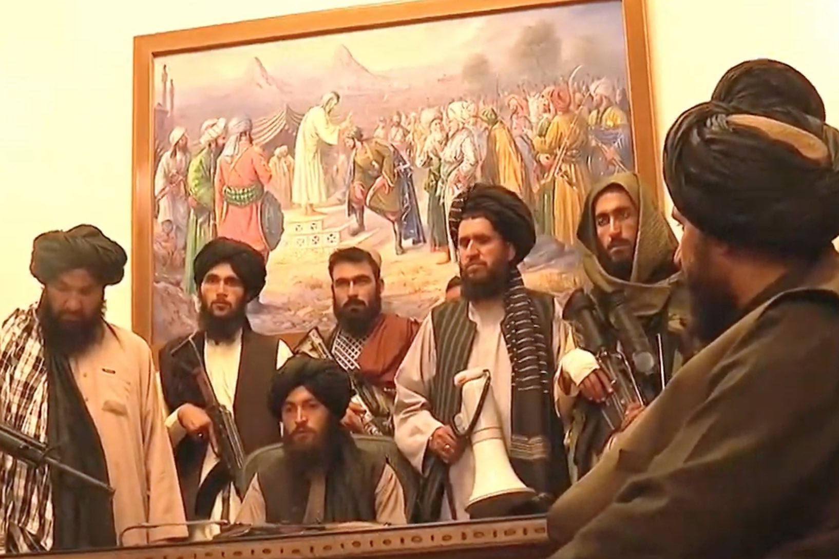 Taliban Afganistan'da yönetimi nasıl ele geçirdiğini anlayamadı