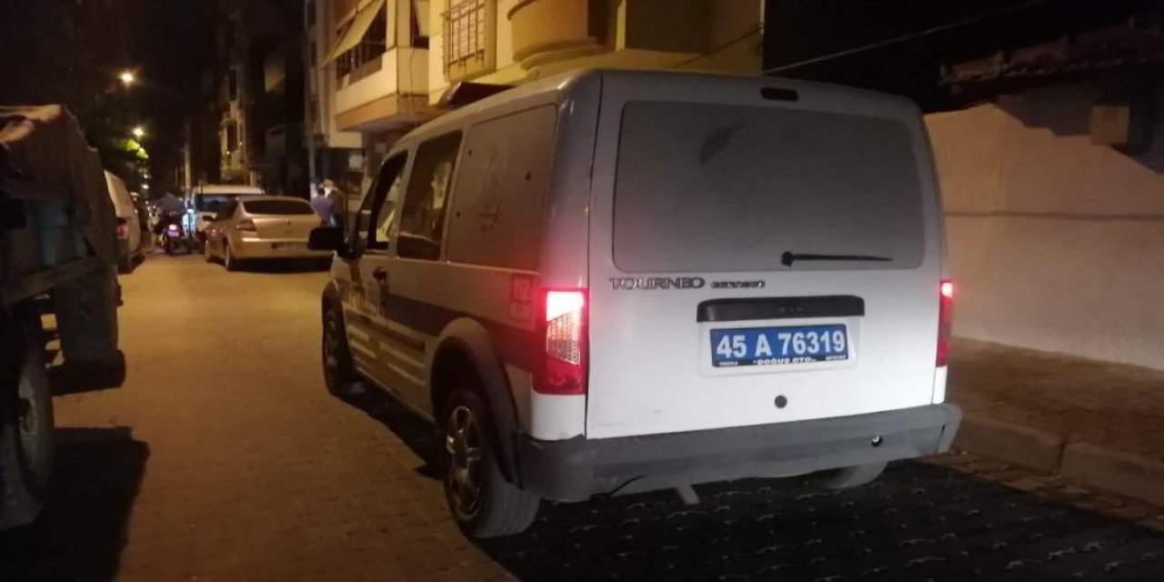 Ailelerin kavgasına giden polis memuru Özgür İşnel göğsünden bıçaklandı