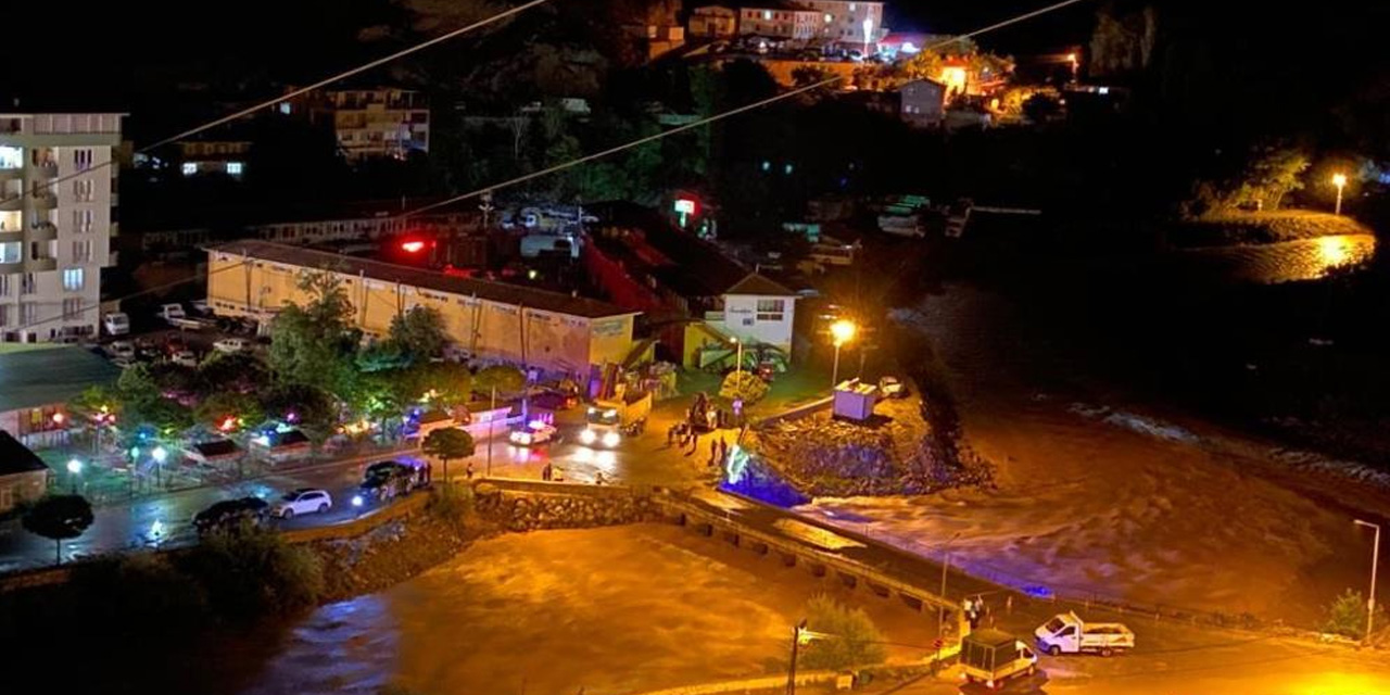 Artvin’de zor gece! Şiddetli yağış sel ve su baskınlarına neden oldu
