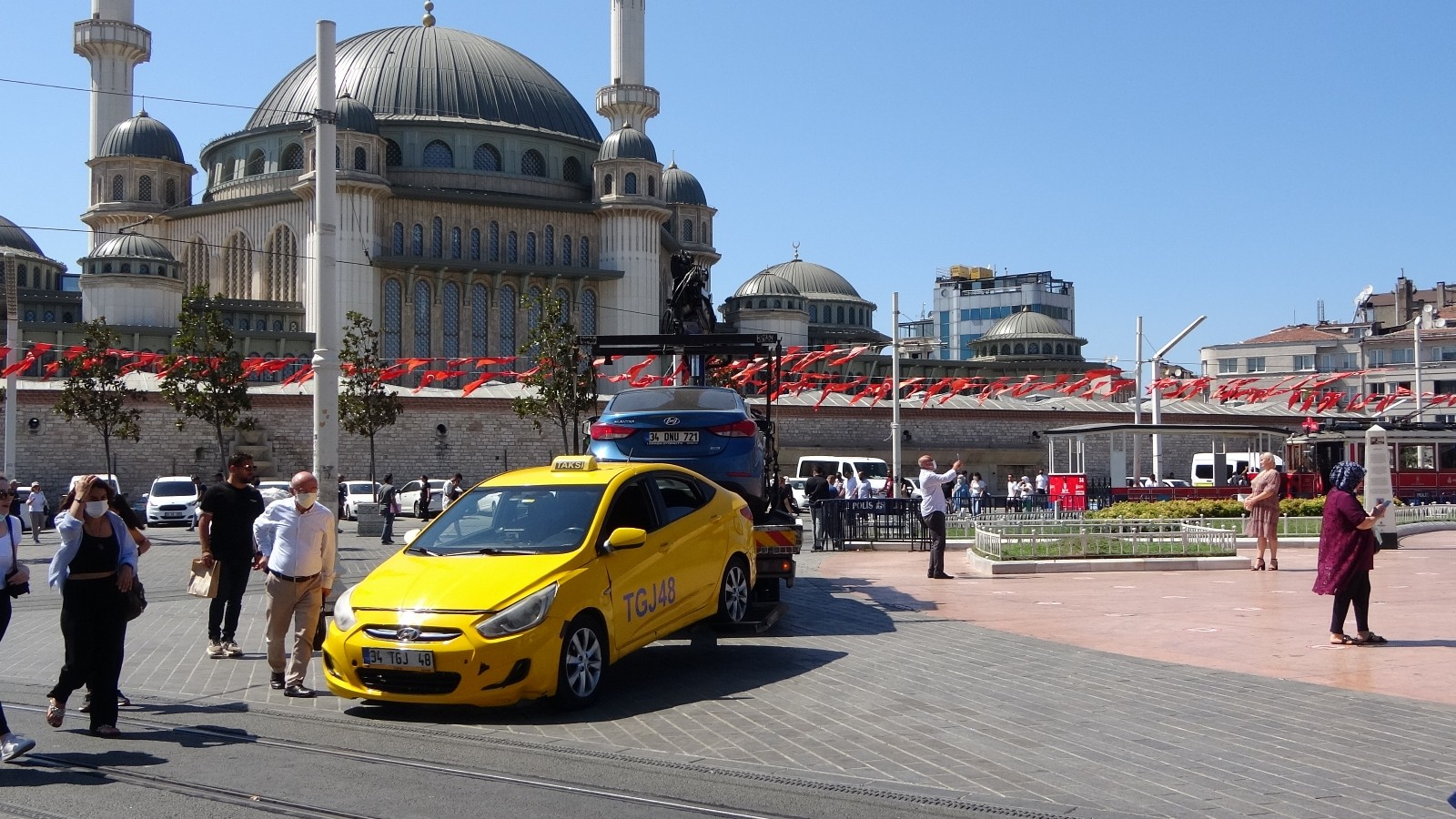 Bir Kabataş olayı daha! Turist polisle gelince olanlar oldu