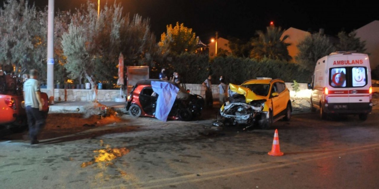 Alaçatı'da taksi ile otomobil çarpıştı! Muhtar Ali Alemdar öldü