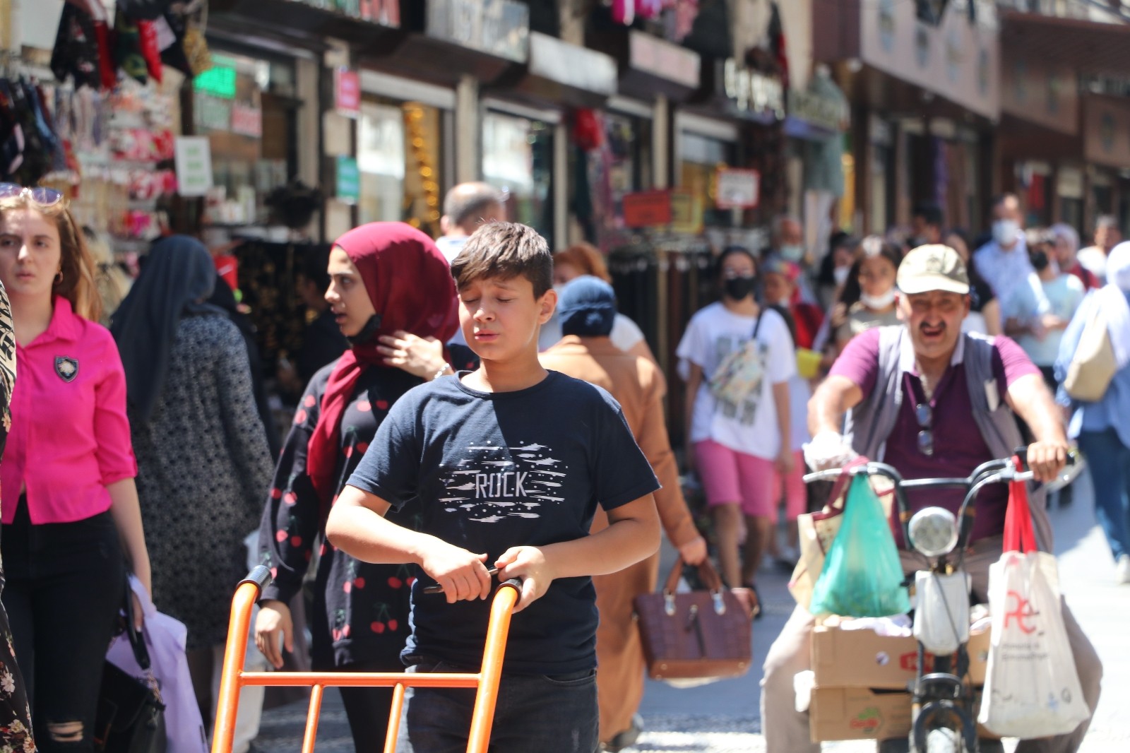 Gaziantep’te aşı yaptıran tedbir almıyor! Son durum böyle görüntülendi
