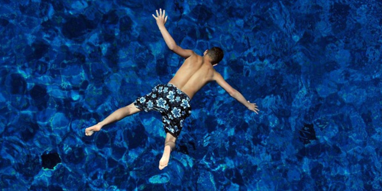 Denize ve havuza atlarken dikkat! Başınıza bunlar gelebilir