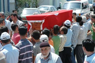 Şehit polis toprağa verildi