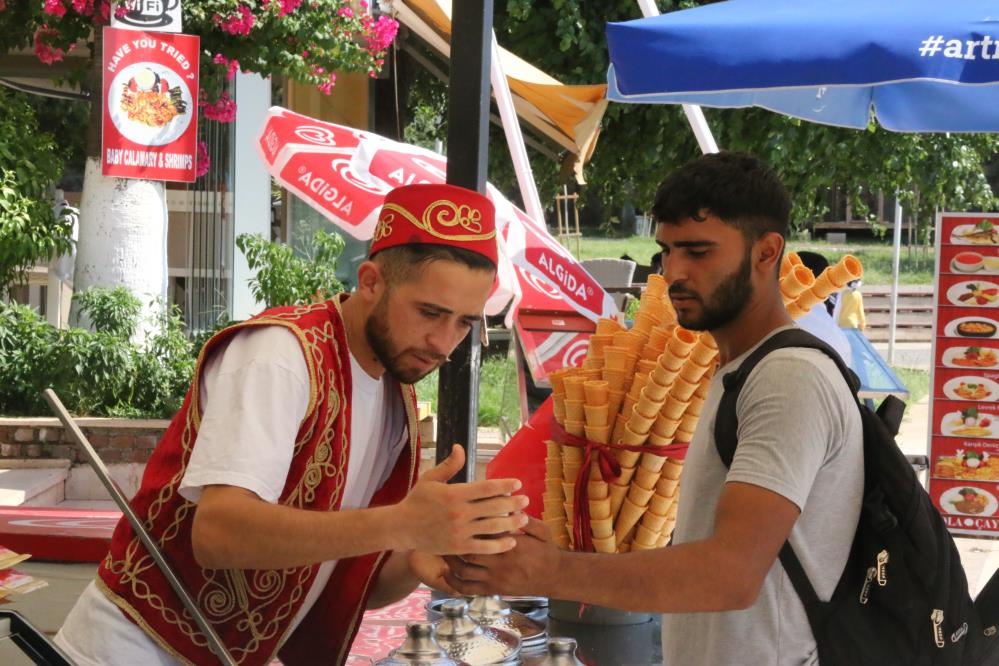 Bir ağabeyin mücadelesi! Kahramanmaraş'tan Antalya'ya kardeşi Ziya Şahin'i aramak için geliyor ve sokakta yatıyor