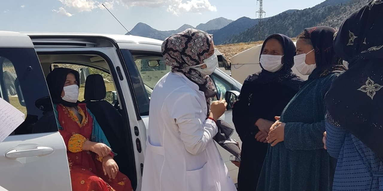 Konya Derebucak’ta tarım işçileri çadırlarında aşılandı