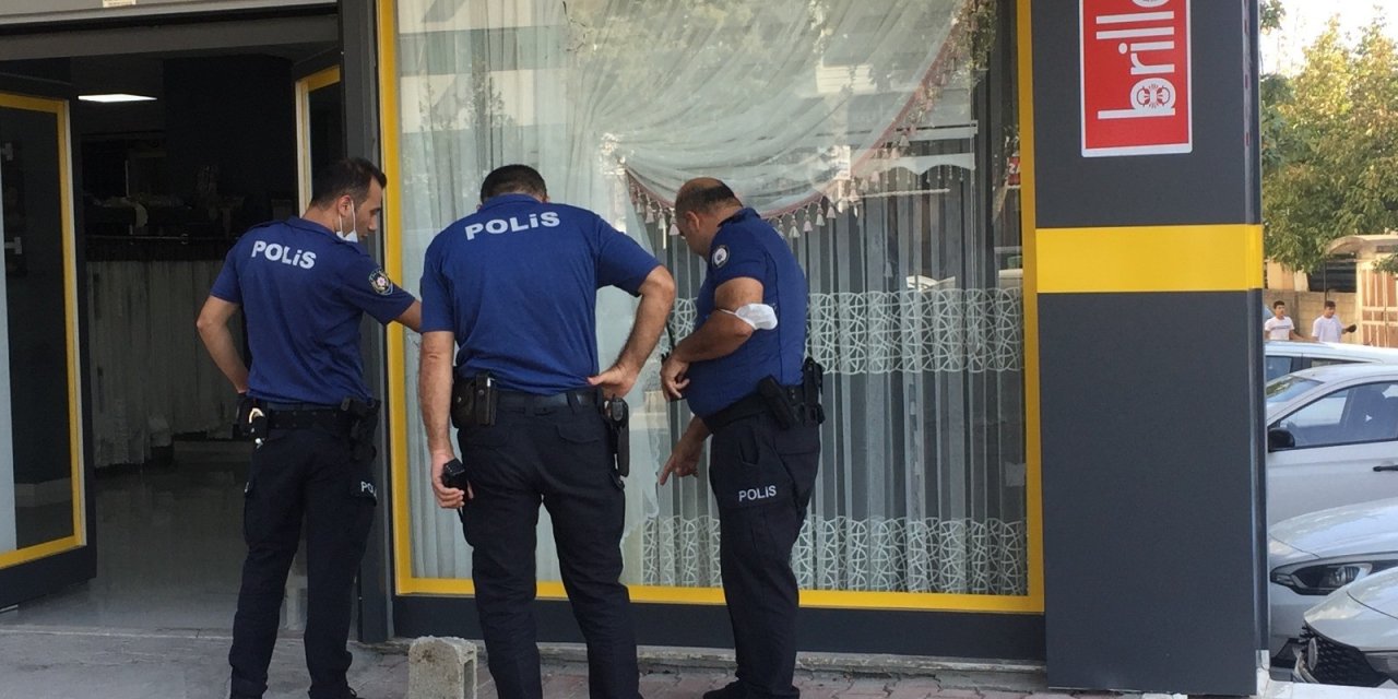 İş yerine silahlı saldırı! Polis kaçan saldırganları arıyor