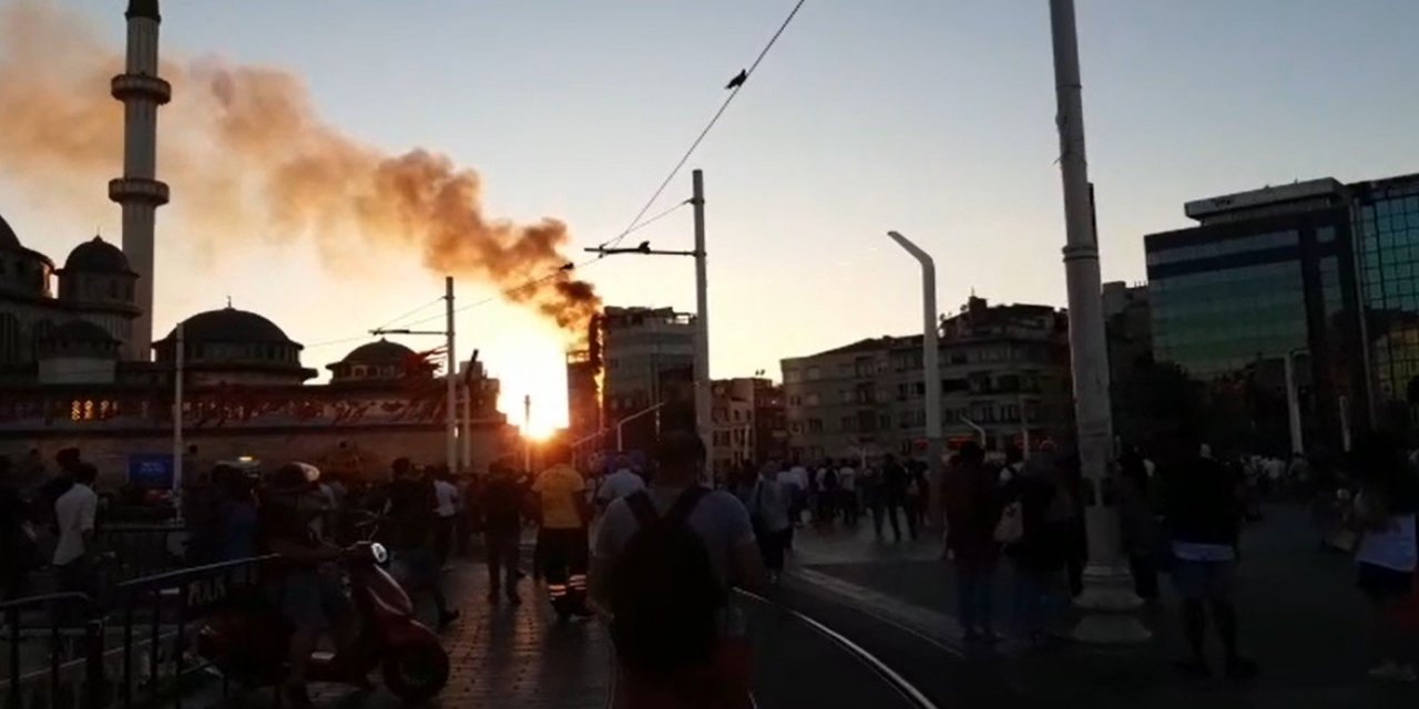 Otelde korkutan yangın! Taksim duman altında kaldı