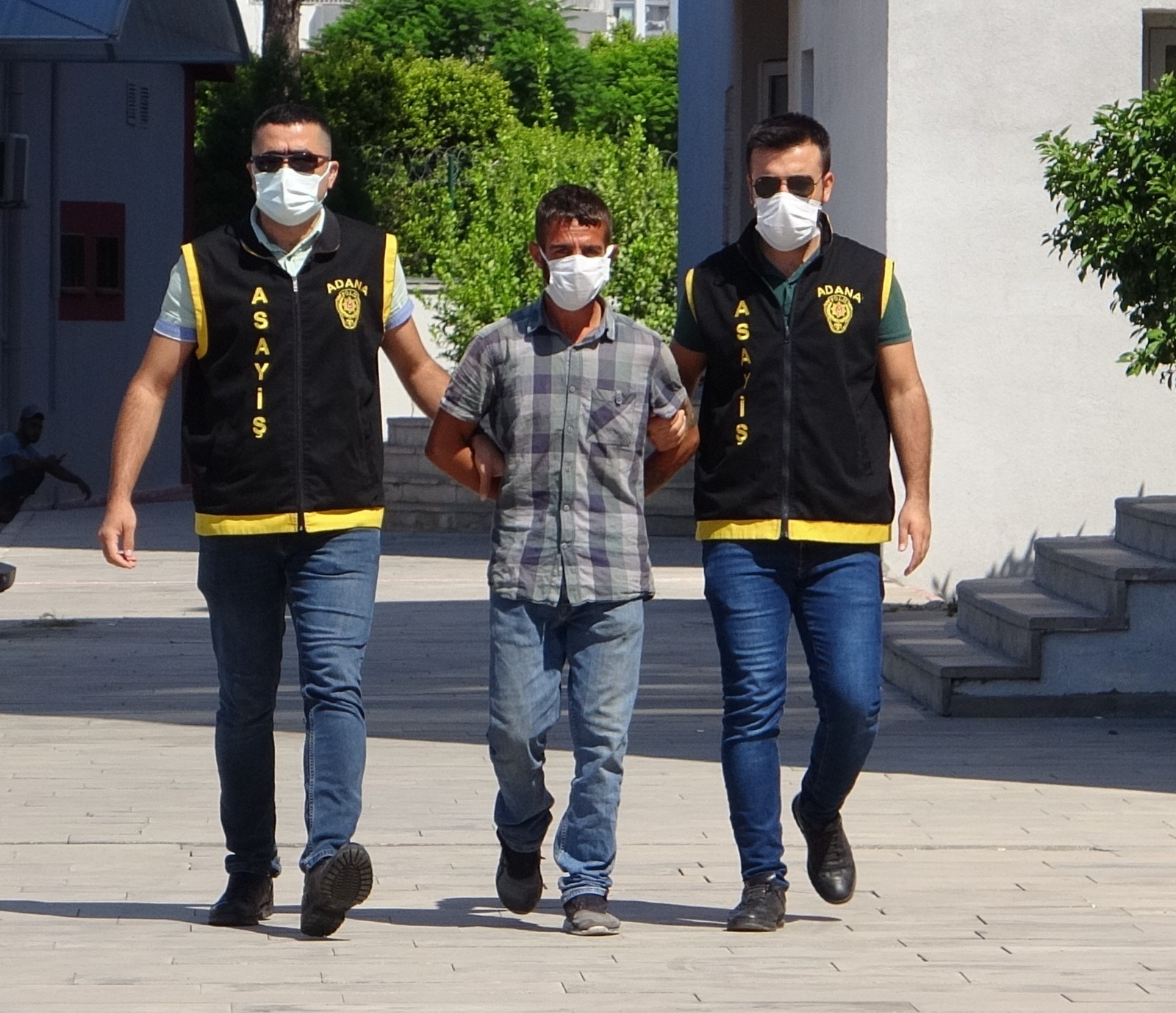 Babası ihbar etti 900 liralık alışveriş yaptı tutuklandı