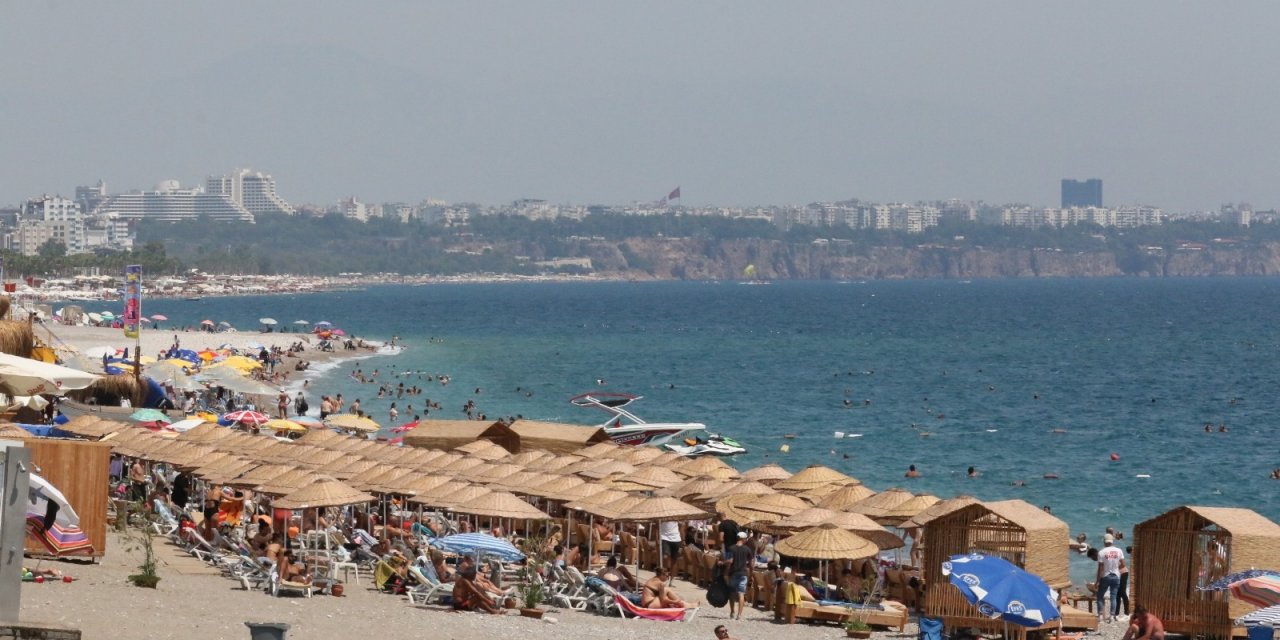 Antalya’da sahiller tıklım tıklım!