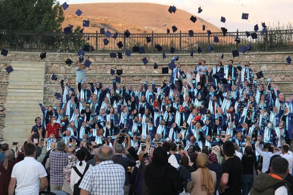Bayburt Üniversitesi İlahiyat Fakültesi mezunlarını uğurladı
