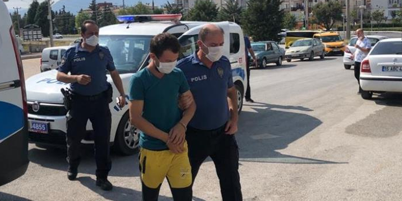 İğne yapılan gencin canı yandı diye sağlık çalışanlarını darp eden 3 kişiden 1'i tutuklandı