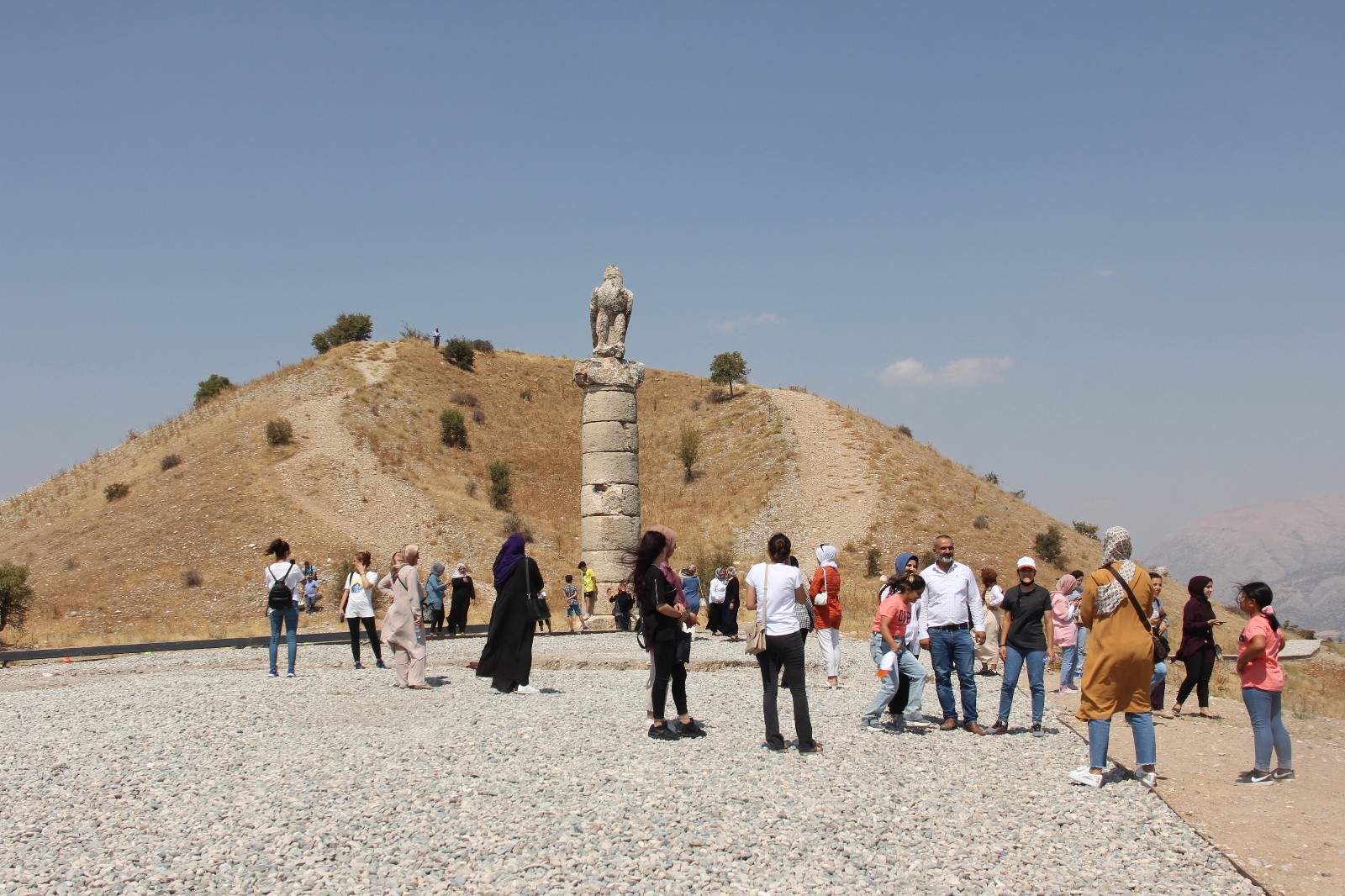 Adıyaman'daki Karakuş Tümülüsü'nün içine giriliyor