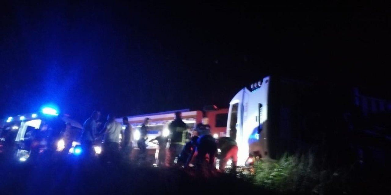 İşçi servisi otomobille kafa kafaya çarpıştı! 3 ölü 4 yaralı