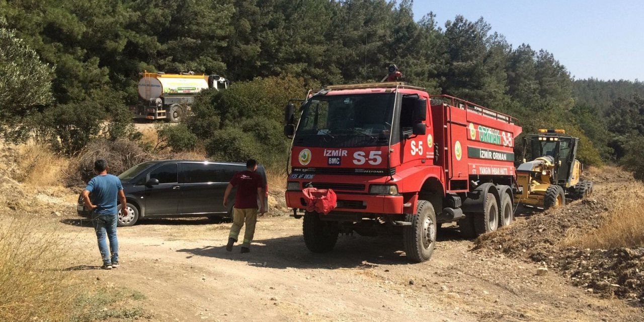 Foça'da çıkan orman yangını büyümeden kontrol altına alındı