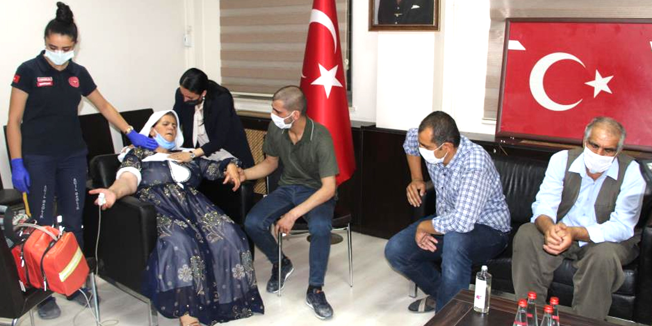 Evlat nöbetinde mutlu son! İkna yoluyla teslim olan PKK’lı ailesiyle buluşturuldu