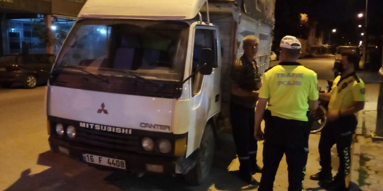 Direksiyonda sızdı! 'Dur' ihtarına uymadığı polis uyandırdı