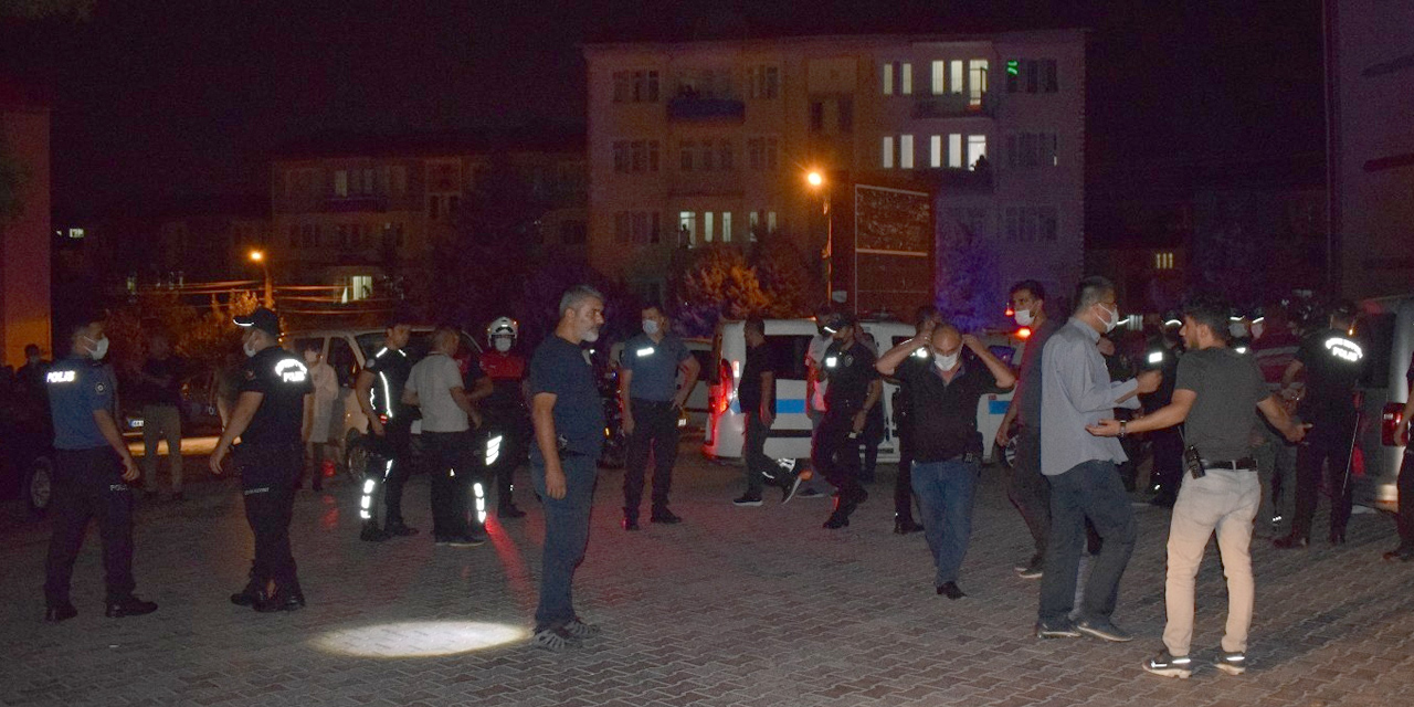 İki ailenin 'kız meselesi' kavgasında kan döküldü! 3 yaralı çok sayıda gözaltı var
