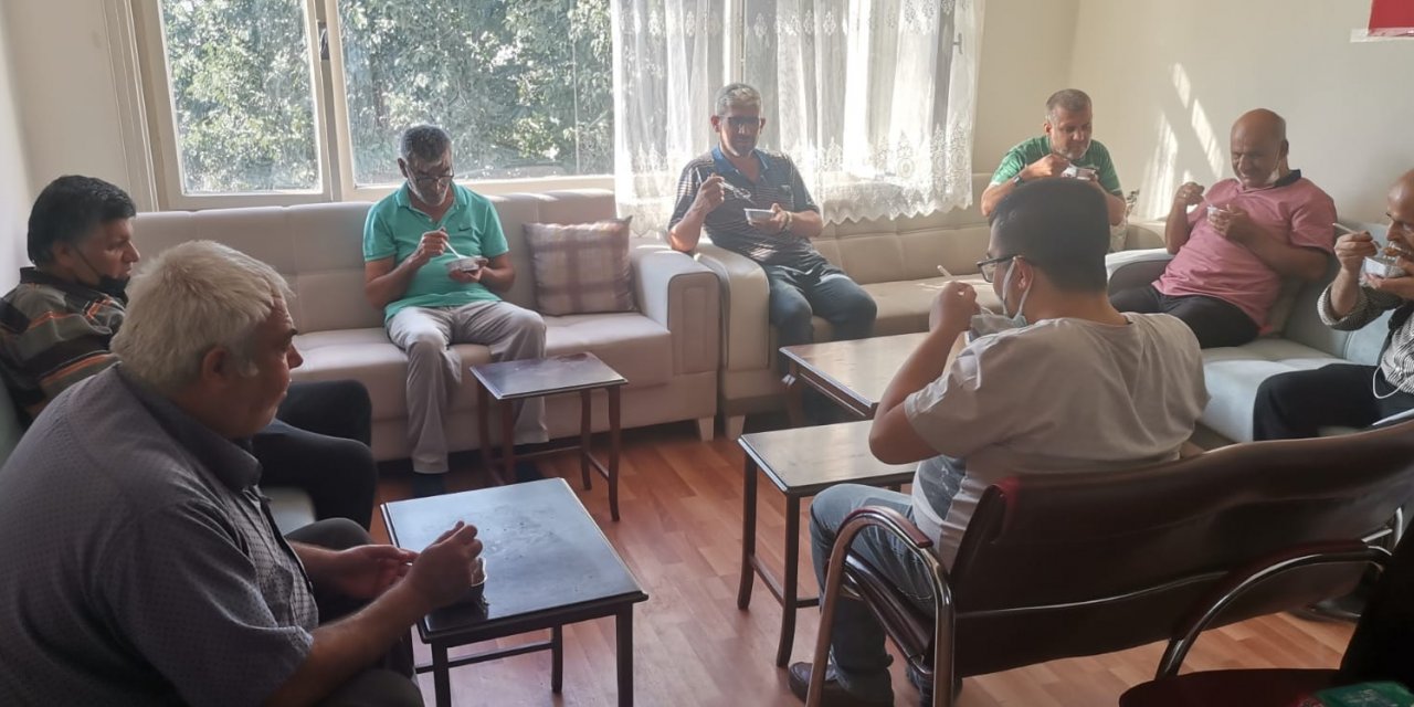 Konya Altı Nokta Körler Derneği'nden aşure ikramı