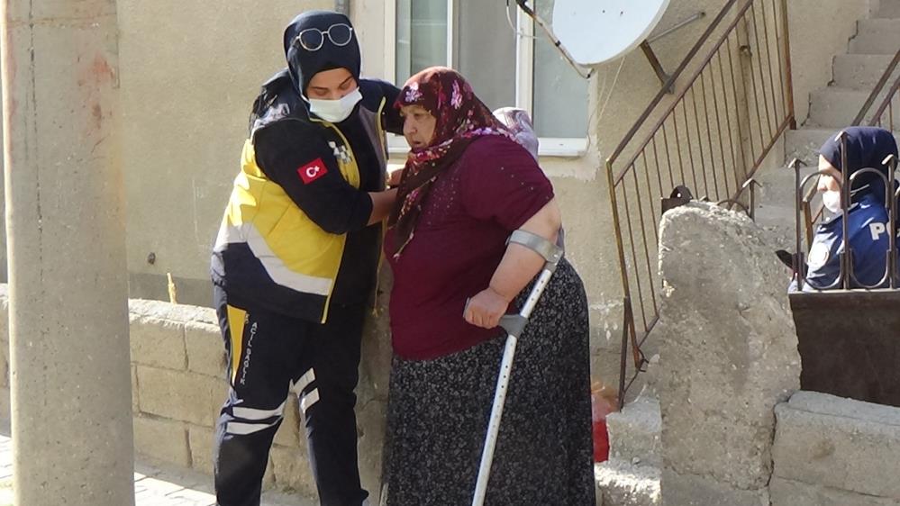 Karaman'da sokak ortasında çatışma! Suçu olmayan yaşlı kadın hastaneye kaldırıldı