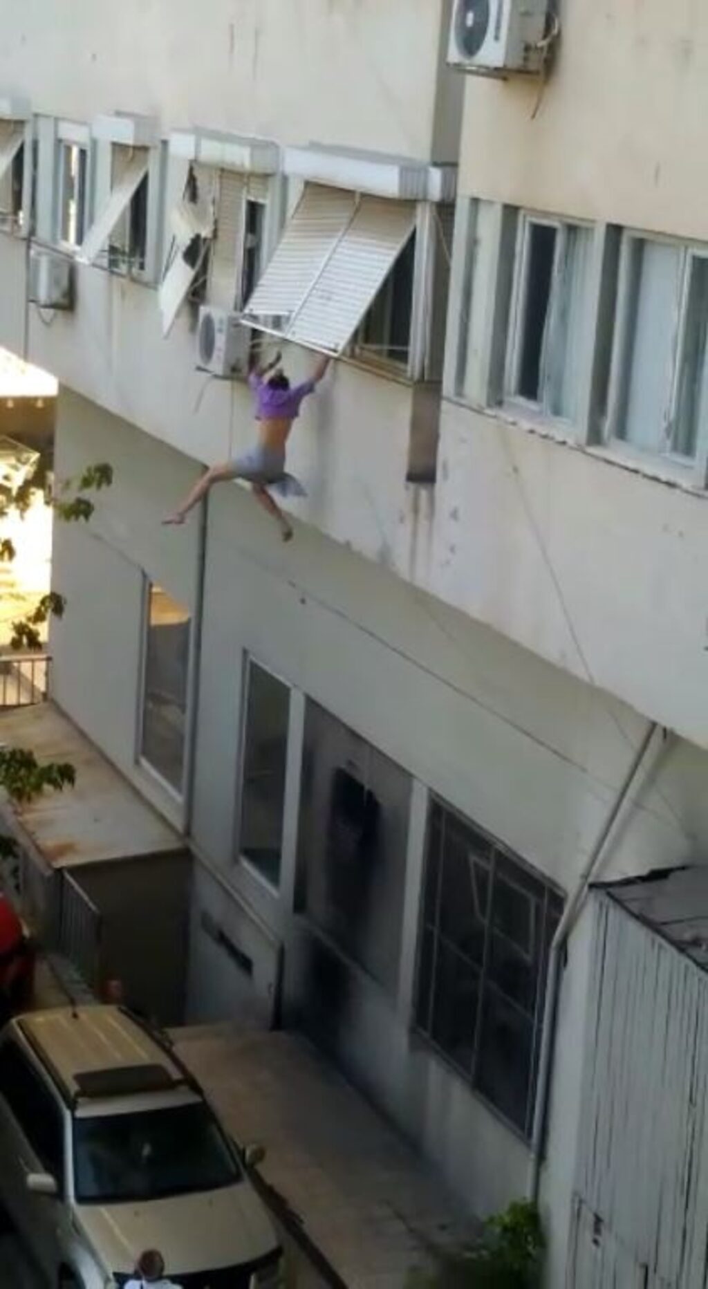 Kendini bir anda boşluğa bıraktı! Kaçırıldığını söyleyen genç kızdan şok sözler