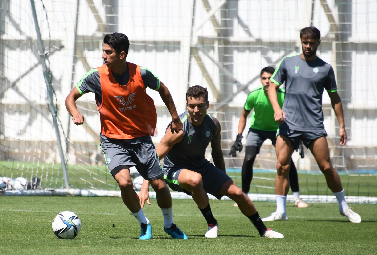 Konyaspor önce Gençlerle sonra Altay'la