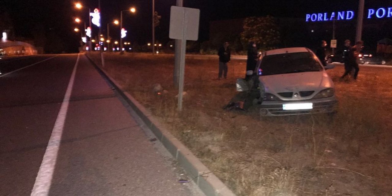 Bilecik'te lastiği patlayan araç direğe çarptı! 6 yaşındaki Cemre yaralandı