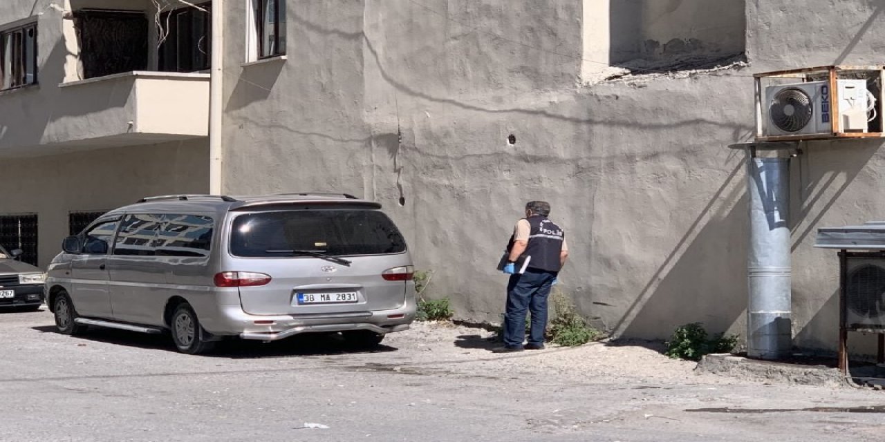2'nci kattaki apartman boşluğu penceresinden düşen kadın ağır yaralandı