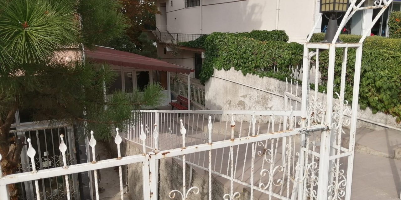 Camiyi talan eden hırsız çalacak bir şey bulamadı!